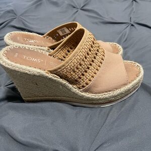 TOMS Women's Tan Wedge Sandals like new